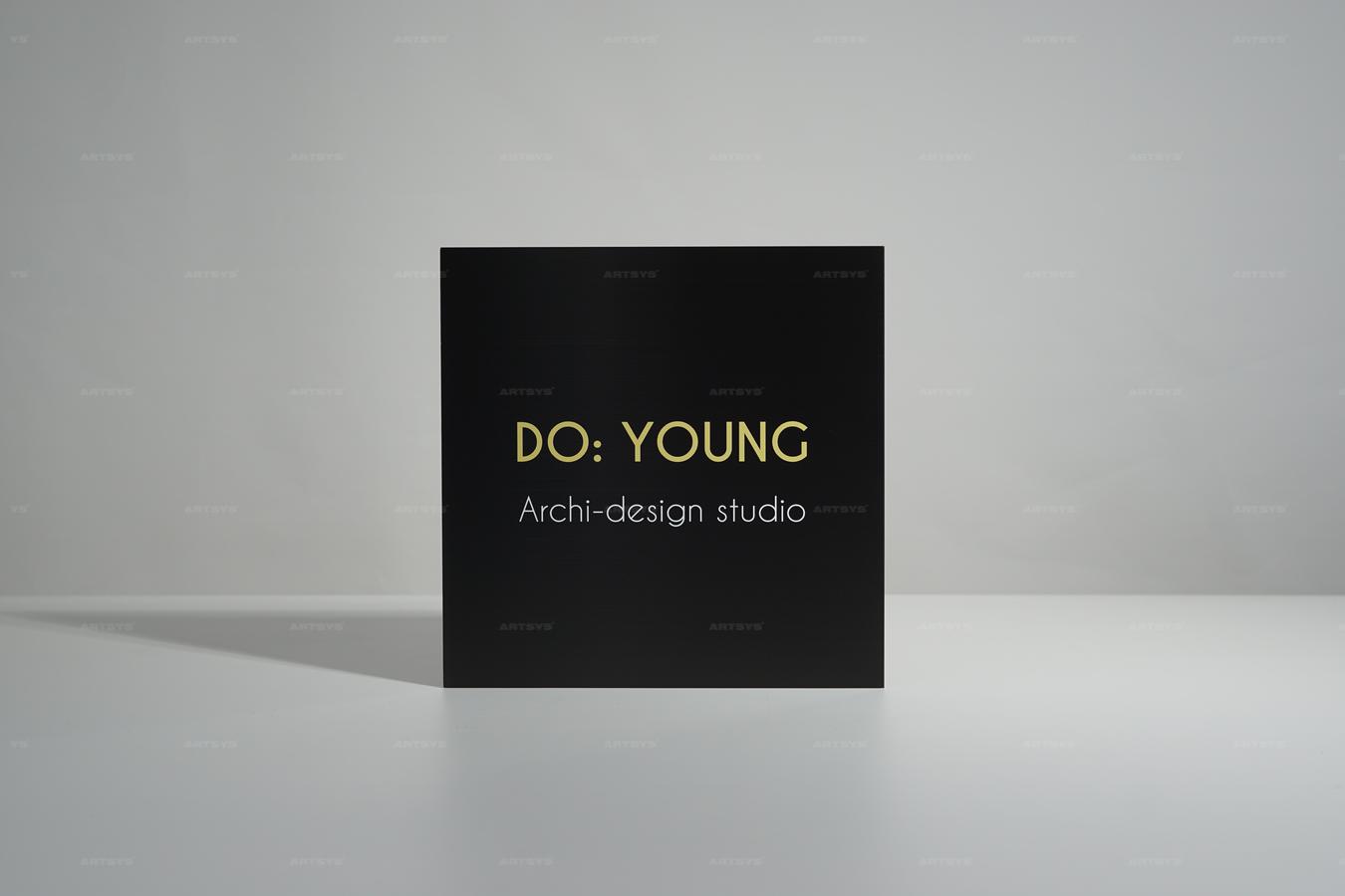 아트시스의 검정 아크릴 간판 DO: YOUNG 아키디자인 스튜디오